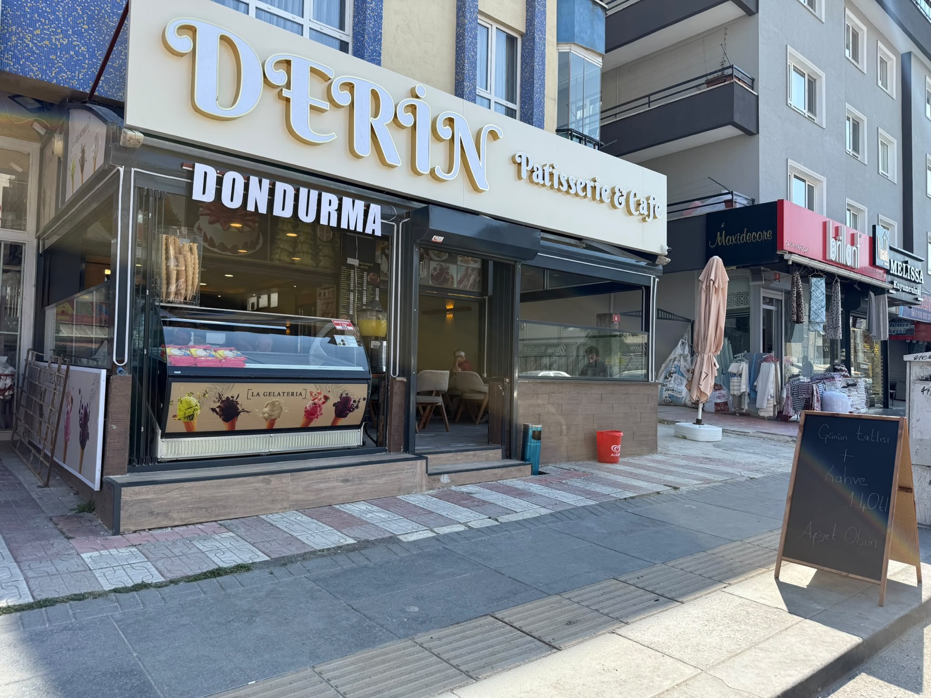 Derin Pastanesi & Cafe mağaza önü, Mamak